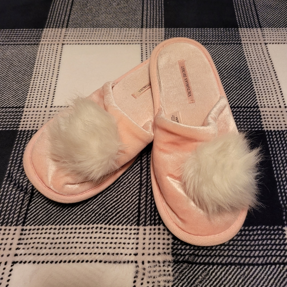 Victoria's Secret Pink Slippers - Medium